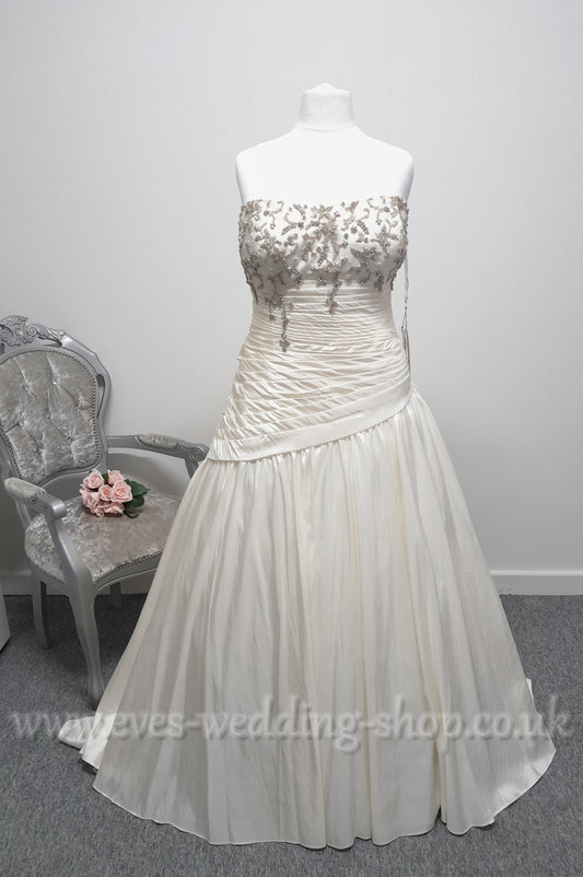 Sonsie SON91017 new ivory wedding dress UK size 26