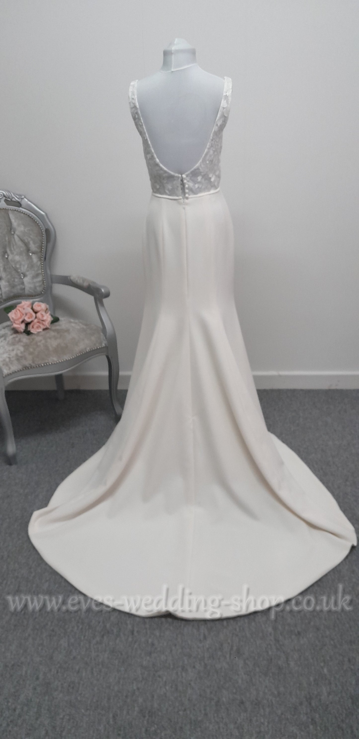 Beautiful ivory crepe wedding dress with straps and slit UK 12