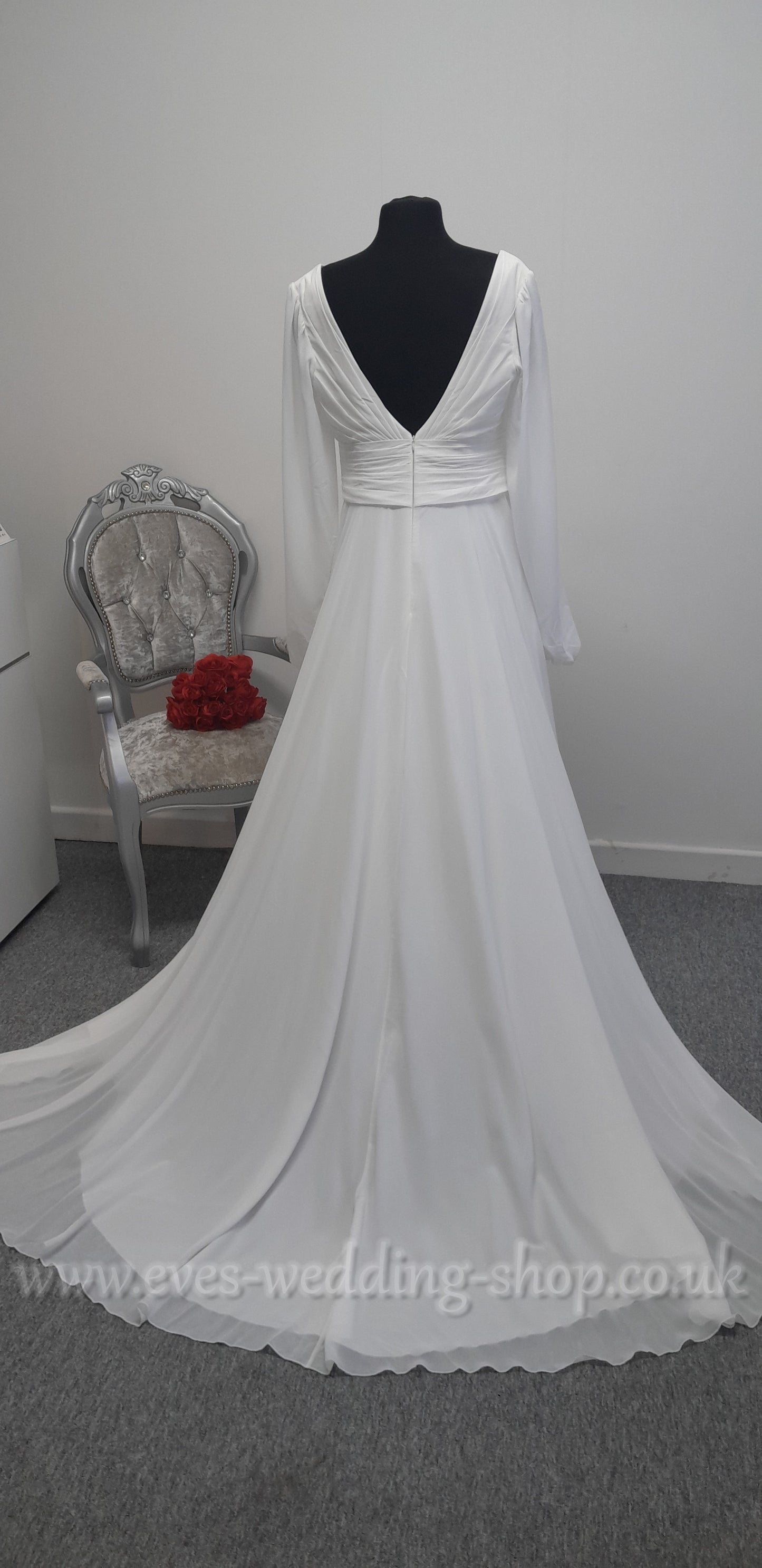 Monica Loretti ivory wedding dress with slit EU 54, UK 26