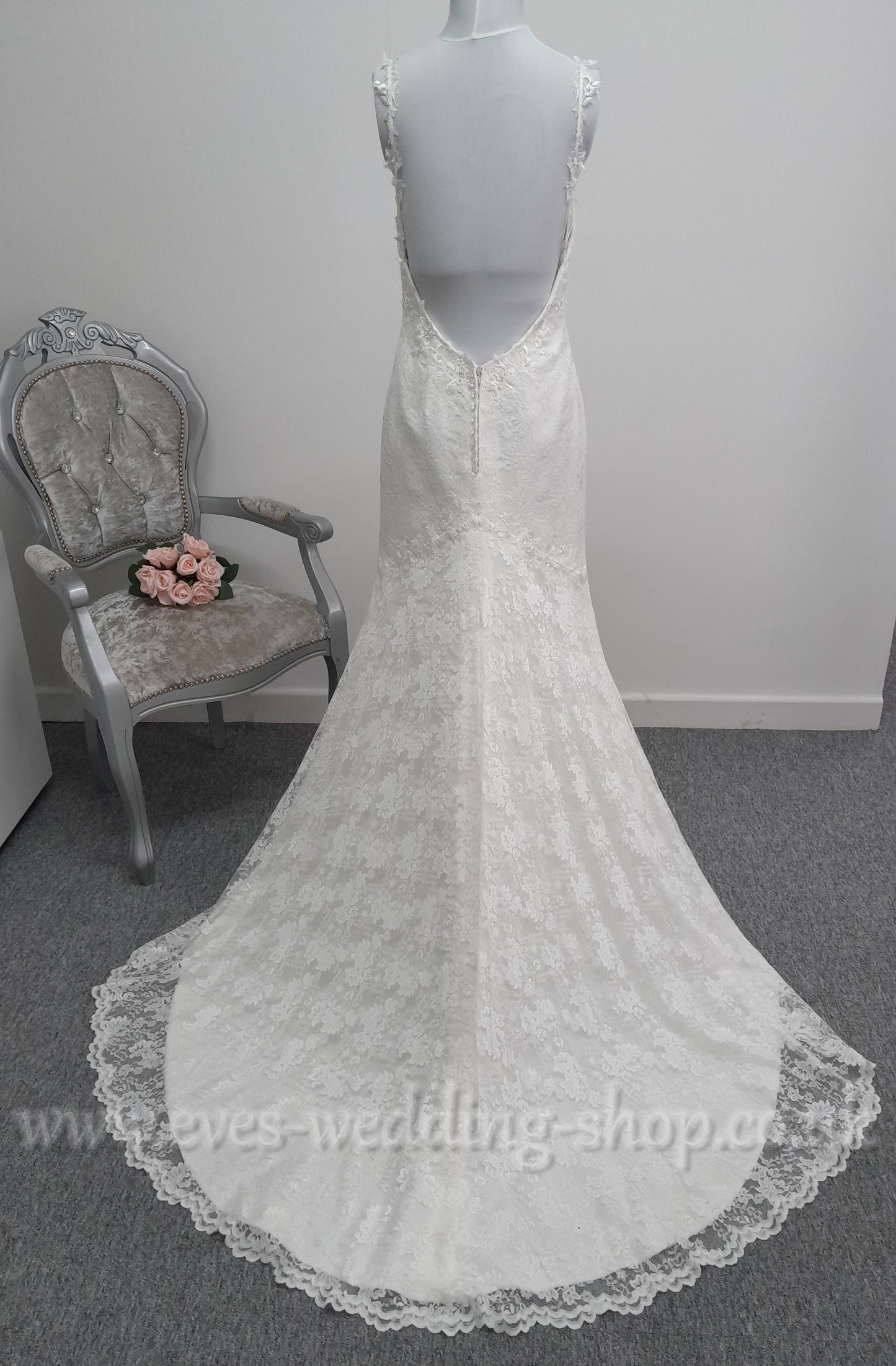 Amanda Wyatt fit and flare ivory lace wedding dress UK 12