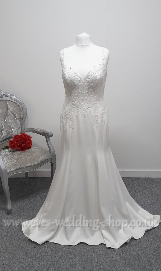 Rebecca Ingram ''Joyce'' ivory crepe wedding dress UK 18
