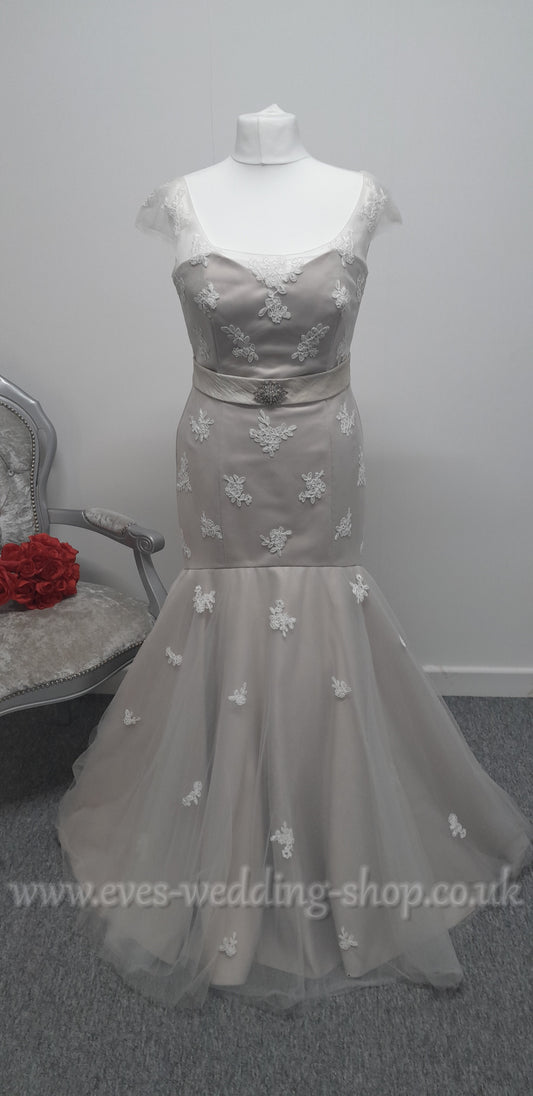 Lou Lou bridal grey wedding dress with brooch UK 16