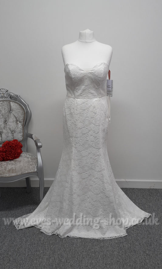 Veromia simple ivory lace wedding dress UK 16