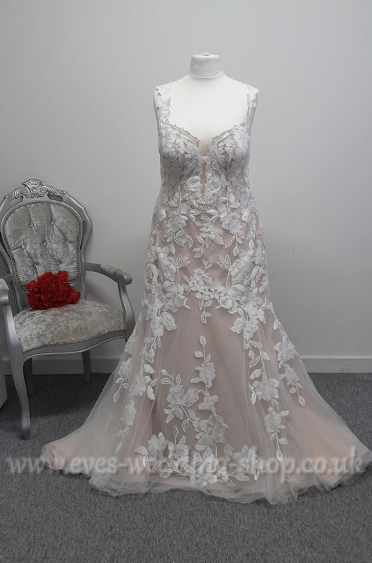 Essense of Australia ''D3709'' fit and flare wedding dress UK 26