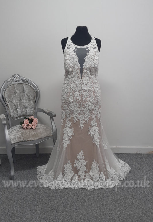 David's Bridal ivory bisque wedding dress US 24/ UK 26