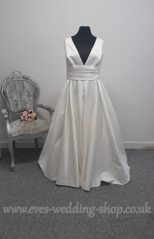 David's Bridal ivory wedding dress US 26, UK 28