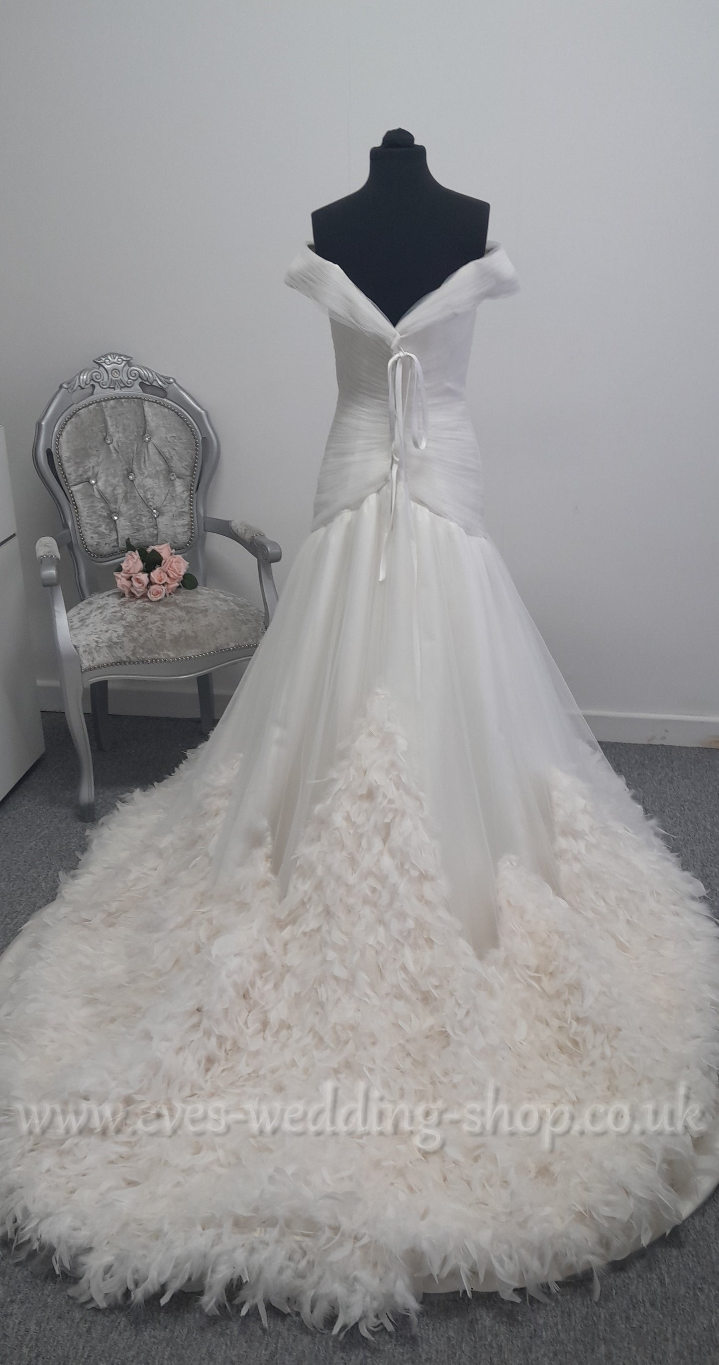 Anna Lizh feather off the shoulder wedding dress UK 12