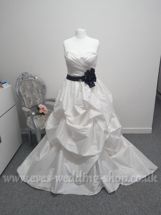 Alfred Angelo wedding dress with black belt UK 16