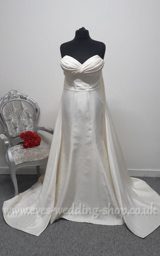 Eva Lendel mikado wedding dress with sleeves and detachable train size 44 /UK 14