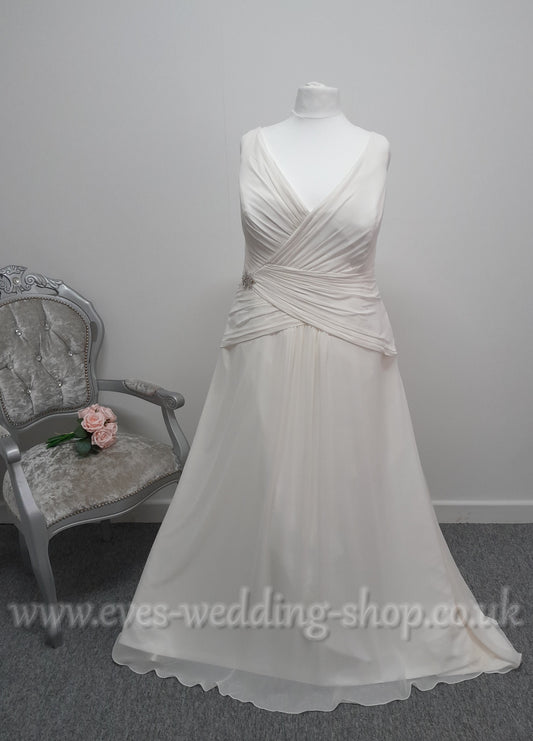 Sonsie ivory V-neck chiffon wedding dress UK 30