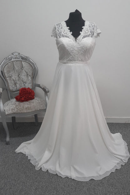 Bianco Evento chiffon wedding dress EU size 44, UK 14