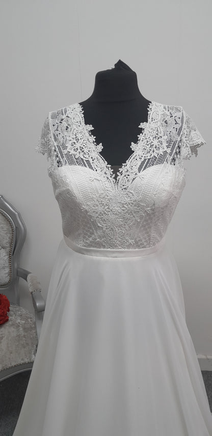 Bianco Evento chiffon wedding dress EU size 44, UK 14