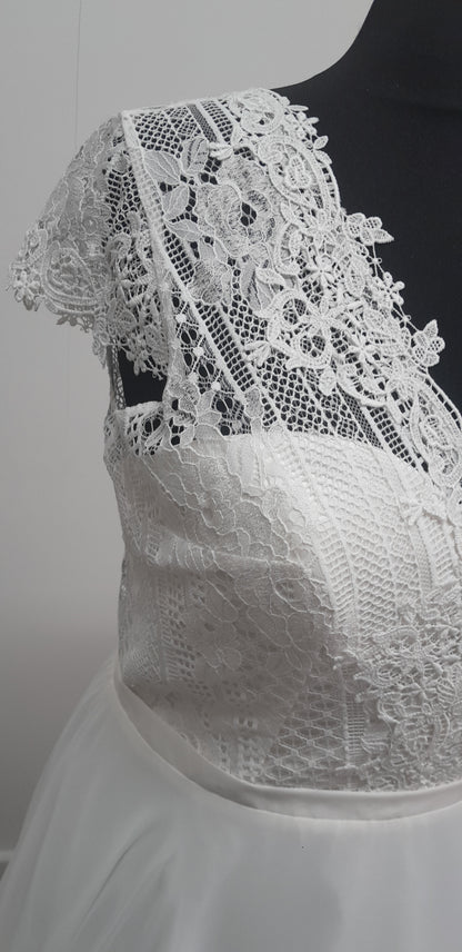 Bianco Evento chiffon wedding dress EU size 44, UK 14
