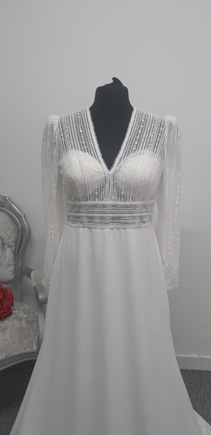 Ivory crepe wedding dress with sleeves UK 20