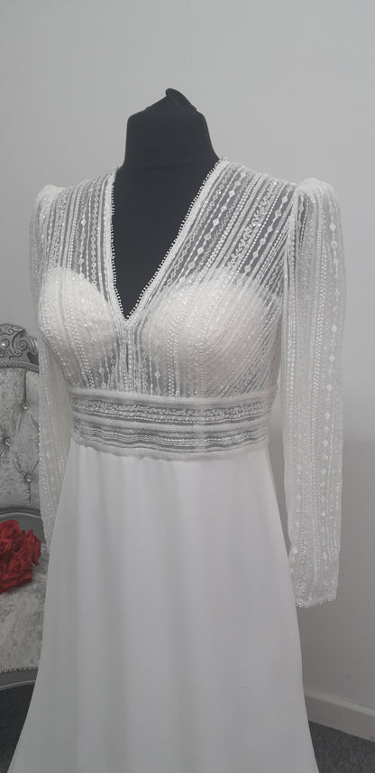 Ivory crepe wedding dress with sleeves UK 20