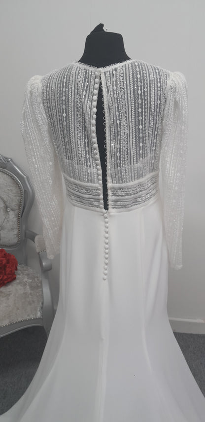 Ivory crepe wedding dress with sleeves UK 20