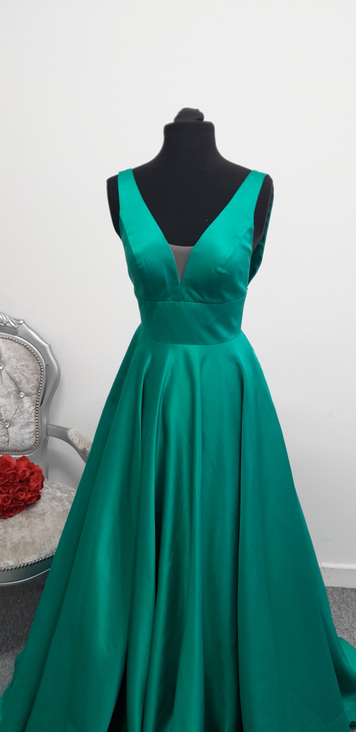 Stunning Green Satin Evening & Prom Dress with pockets – Size UK 6