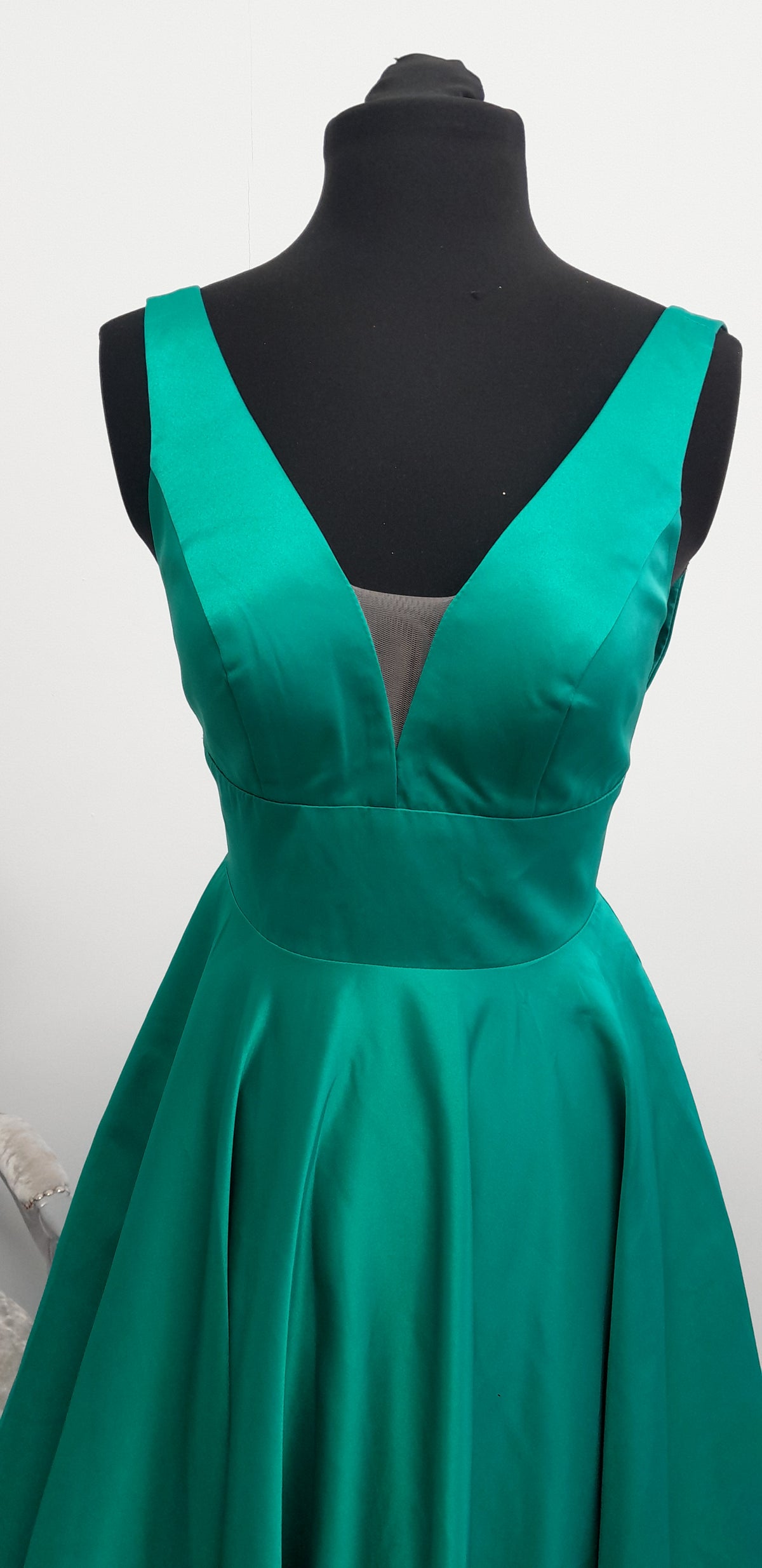 Stunning Green Satin Evening & Prom Dress with pockets – Size UK 6