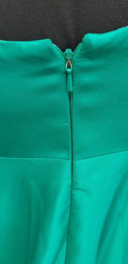 Stunning Green Satin Evening & Prom Dress with pockets – Size UK 6