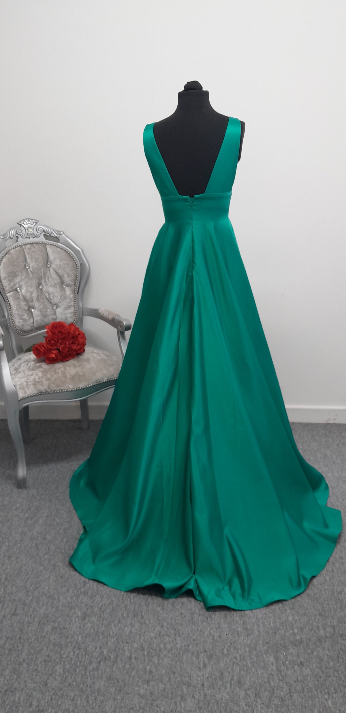 Stunning Green Satin Evening & Prom Dress with pockets – Size UK 6