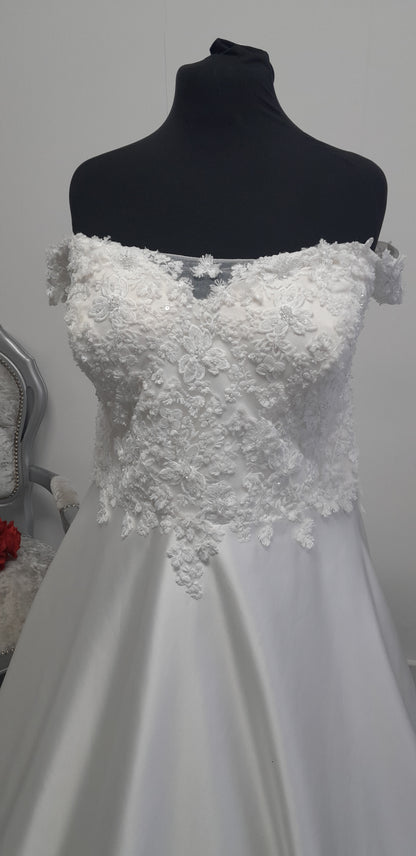 Envy by Phoenix gowns wedding dress UK 24