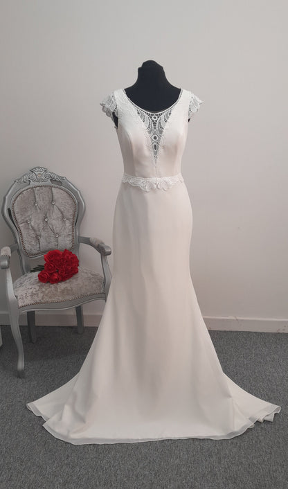 Angela Bianca ivory chiffon wedding dress EU 42, UK 12