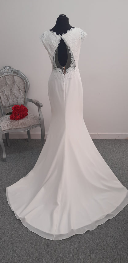 Angela Bianca ivory chiffon wedding dress EU 42, UK 12