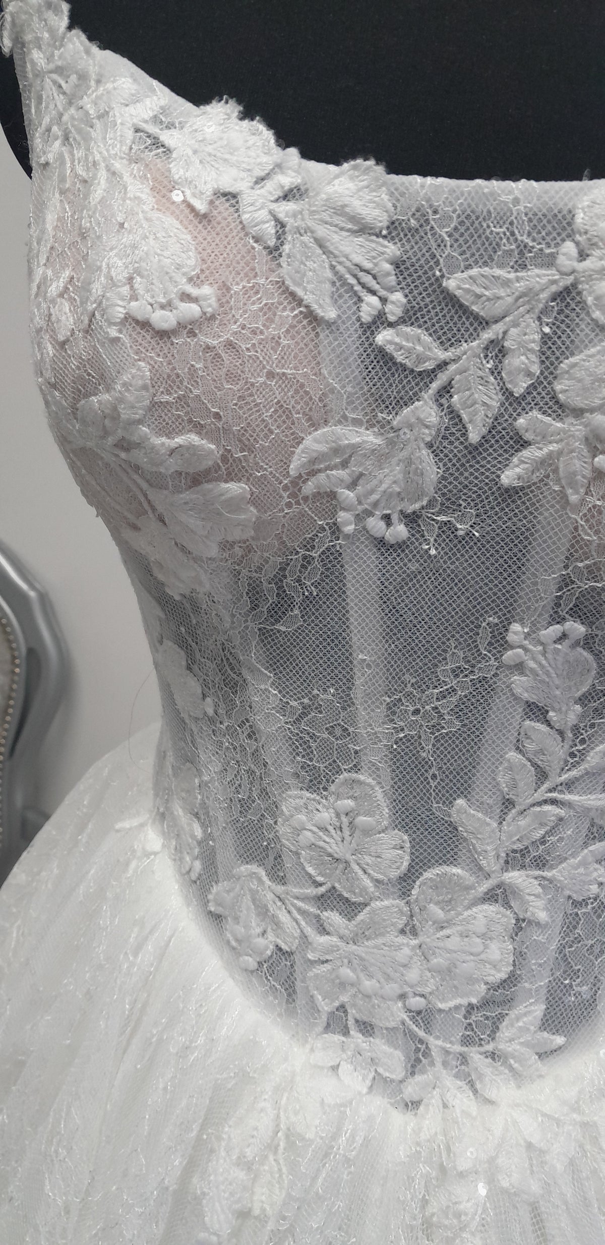 Blossomele by Lana Grace Bridal ivory lace wedding dress UK  8