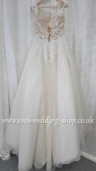 Ivory / champagne wedding dress UK 16 more like 12/14