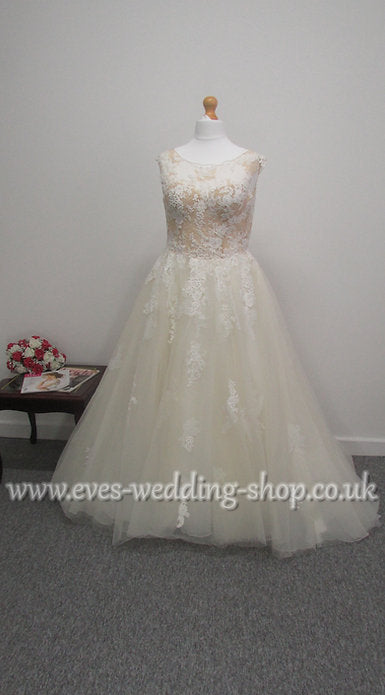 Ivory / champagne wedding dress UK 16 more like 12/14