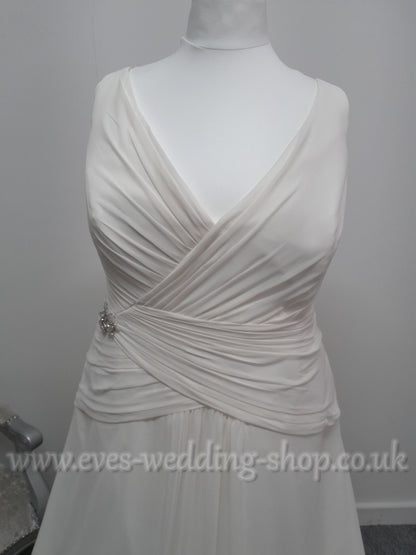 Sonsie ivory V-neck chiffon wedding dress UK 30