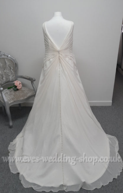 Sonsie ivory V-neck chiffon wedding dress UK 26
