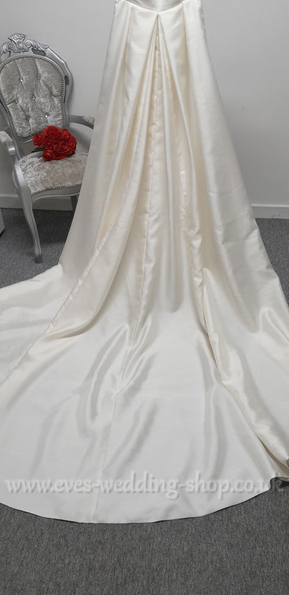 Eva Lendel mikado wedding dress with sleeves and detachable train size 44 /UK 14
