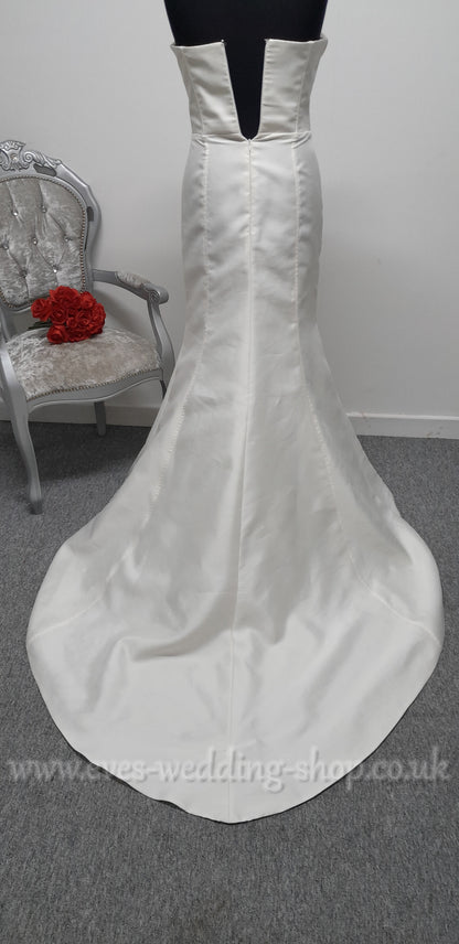 Eva Lendel mikado wedding dress with sleeves and detachable train size 44 /UK 14