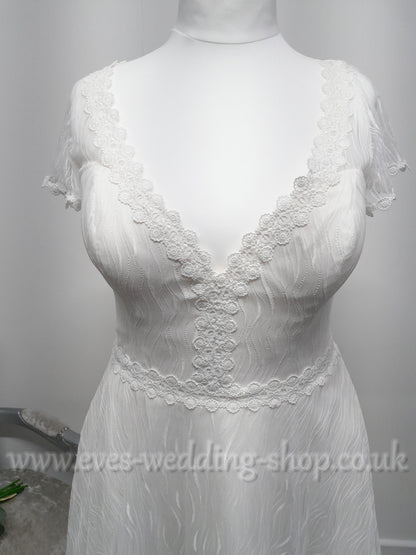 Callista ivory wedding dress with cap sleeves UK 18