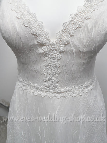Callista ivory wedding dress with cap sleeves UK 18