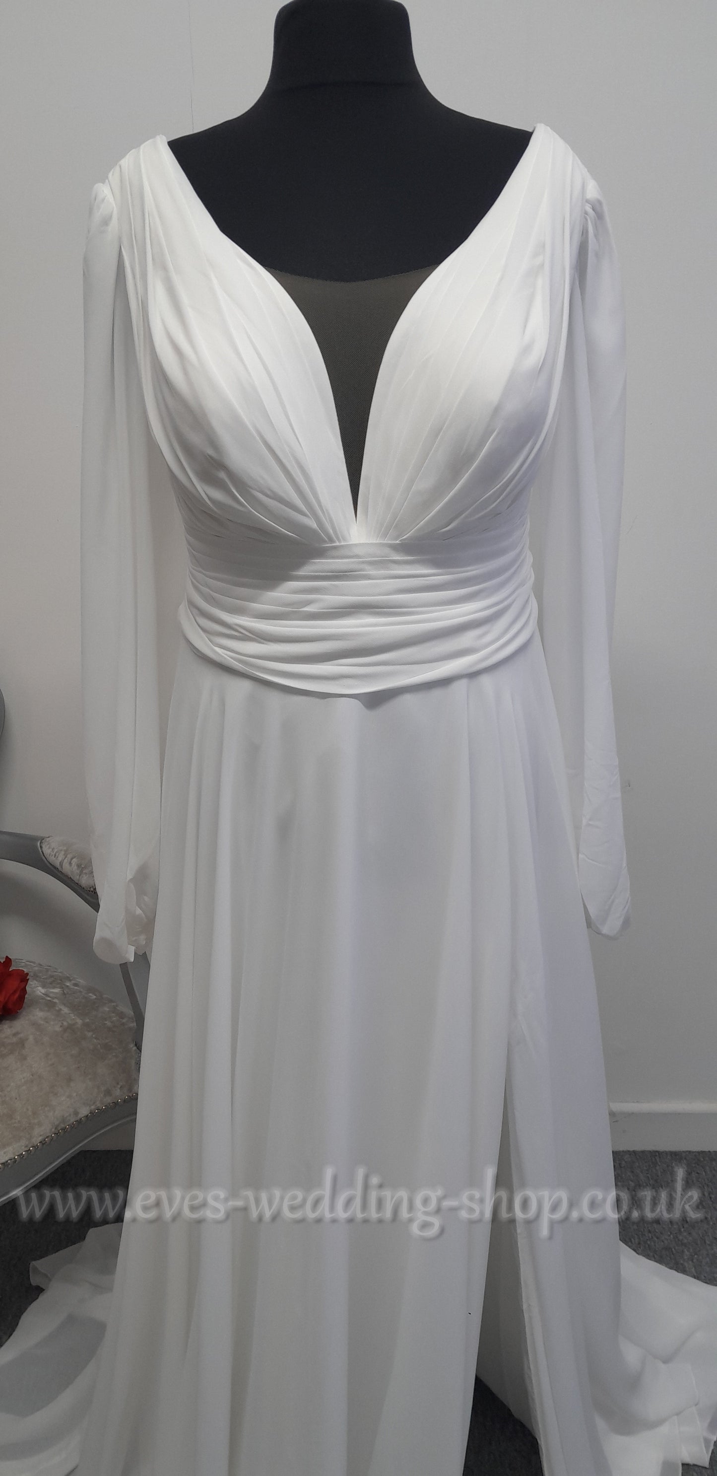 Monica Loretti ivory wedding dress with slit EU 54, UK 26