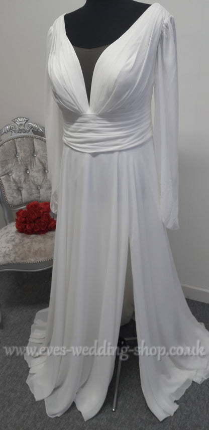 Monica Loretti ivory wedding dress with slit EU 54, UK 26