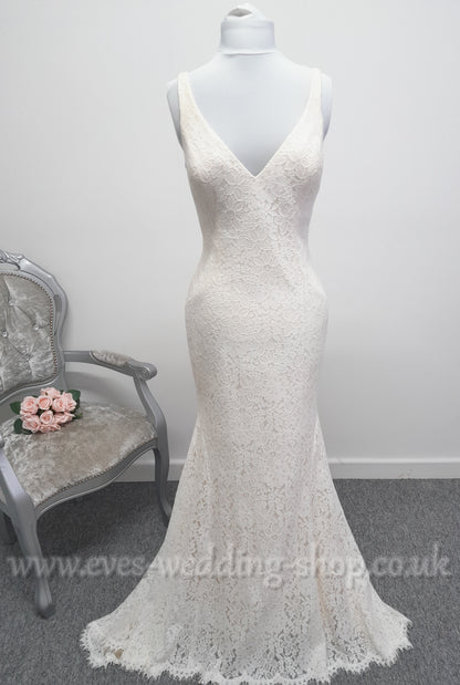 Enzoani  BT18-22 V-Neck fitted ivory/nude wedding dress with overskirt UK 14