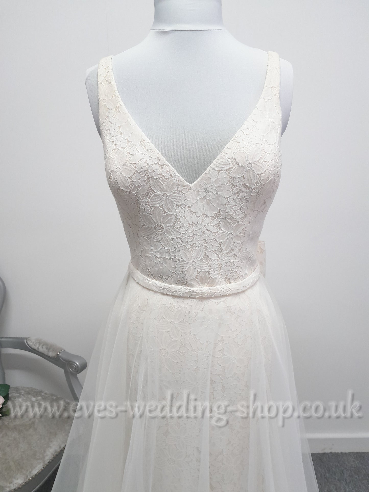 Enzoani  BT18-22 V-Neck fitted ivory/nude wedding dress with overskirt UK 14