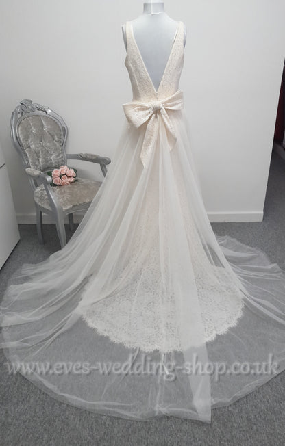 Enzoani  BT18-22 V-Neck fitted ivory/nude wedding dress with overskirt UK 14