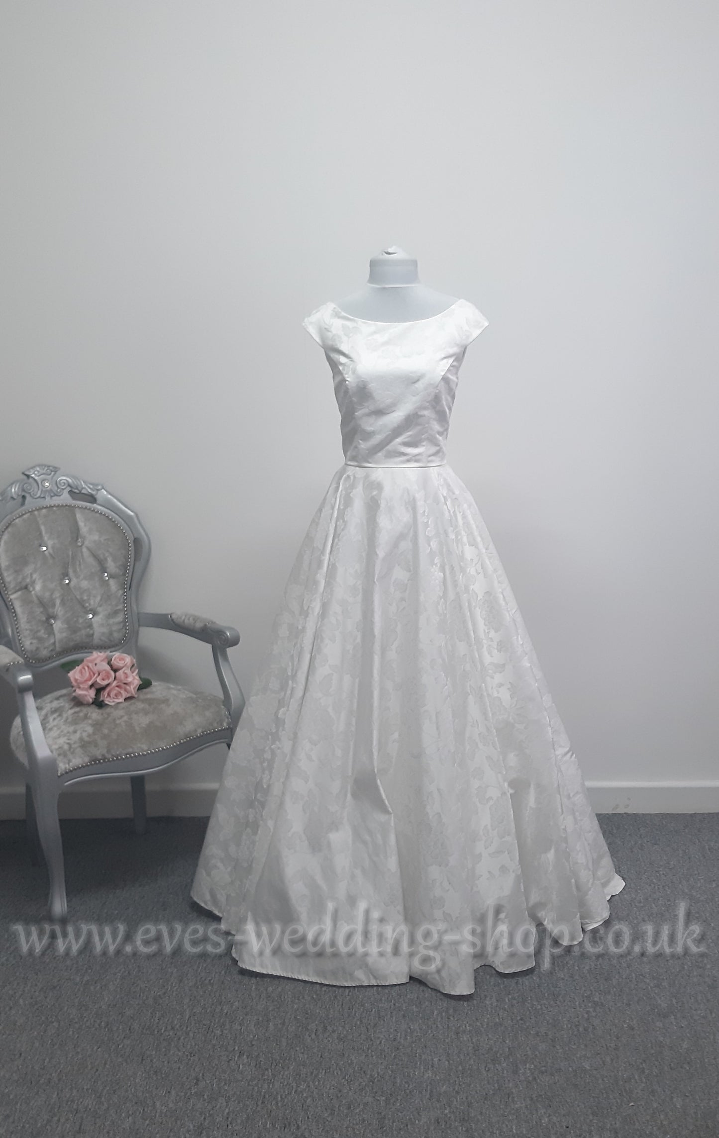 Stunning Elena Ferrara brocade satin ivory wedding dress UK 12
