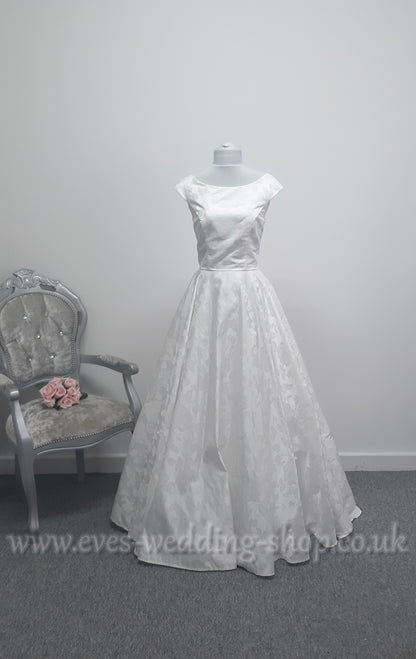Stunning Elena Ferrara brocade satin ivory wedding dress UK 12