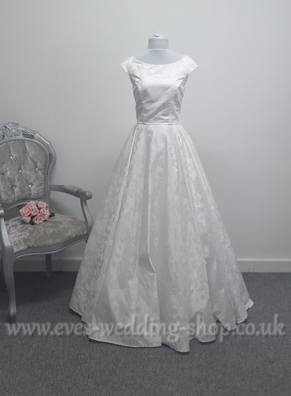 Stunning Elena Ferrara brocade satin ivory wedding dress UK 12