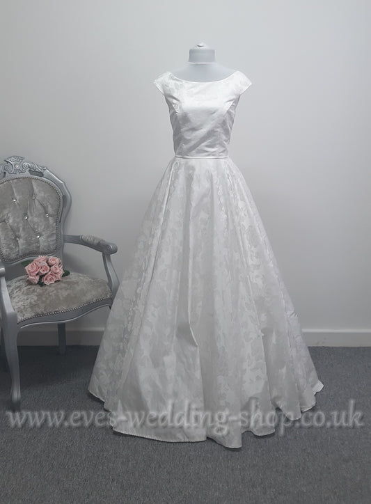 Stunning Elena Ferrara brocade satin ivory wedding dress UK 12