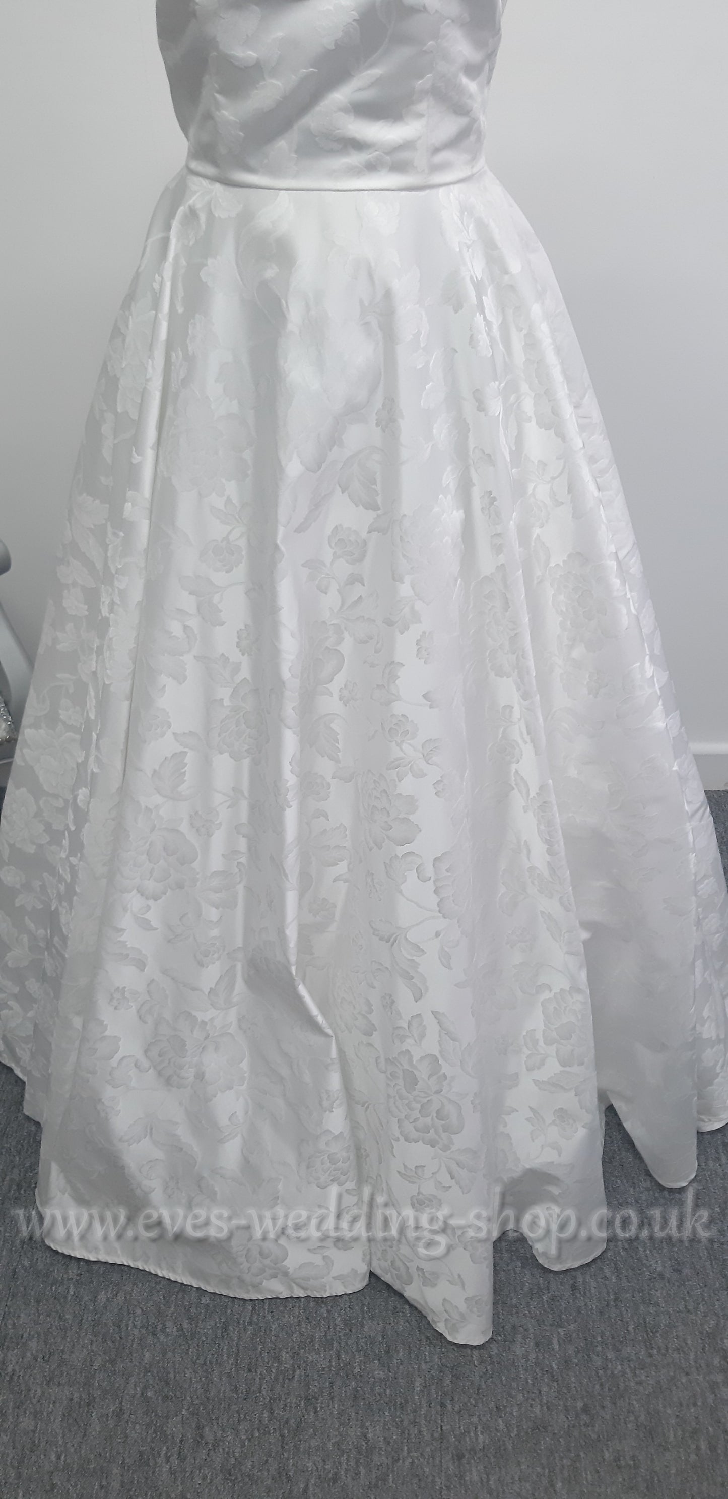 Stunning Elena Ferrara brocade satin ivory wedding dress UK 12