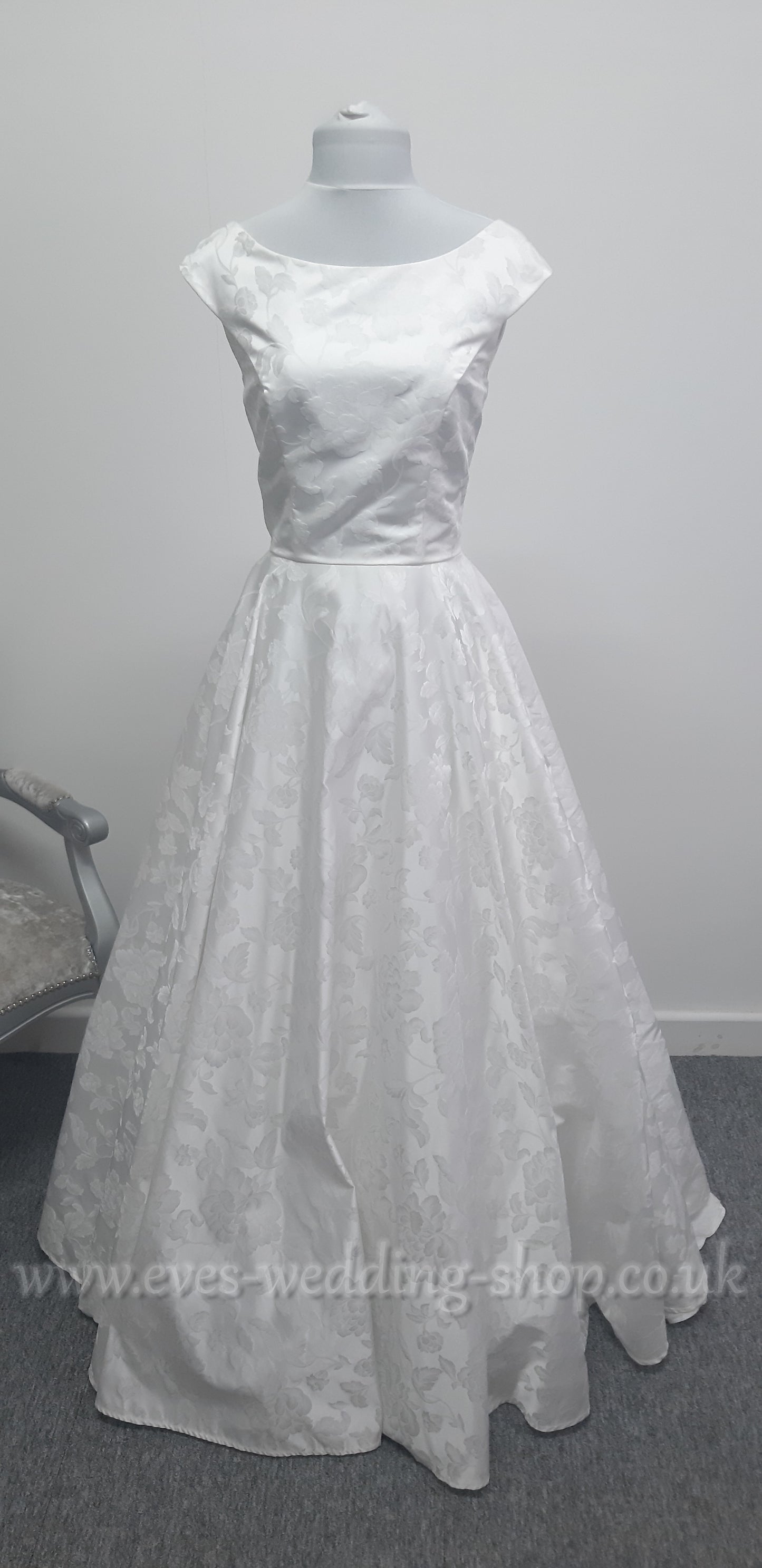 Stunning Elena Ferrara brocade satin ivory wedding dress UK 12