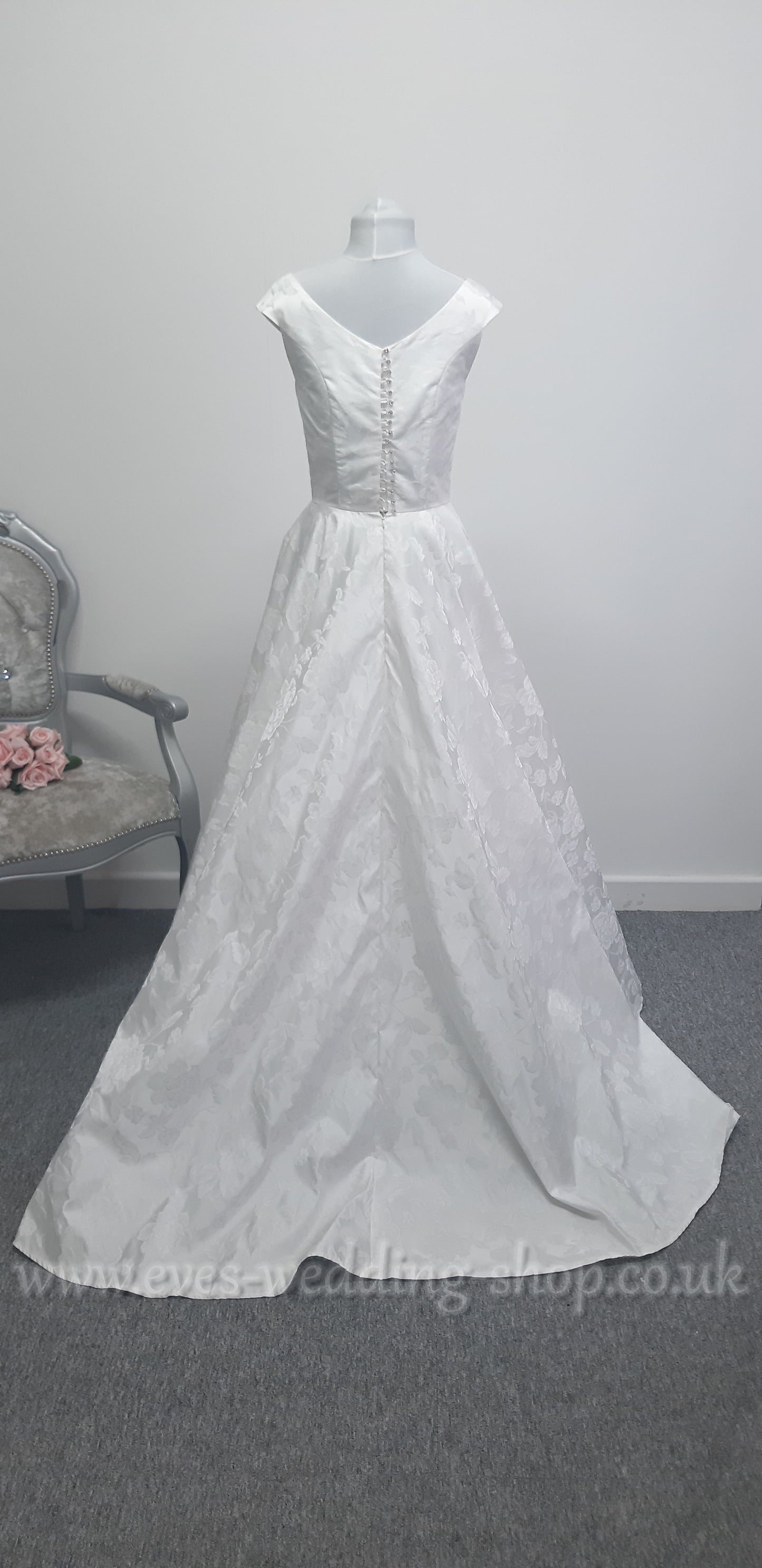 Stunning Elena Ferrara brocade satin ivory wedding dress UK 12