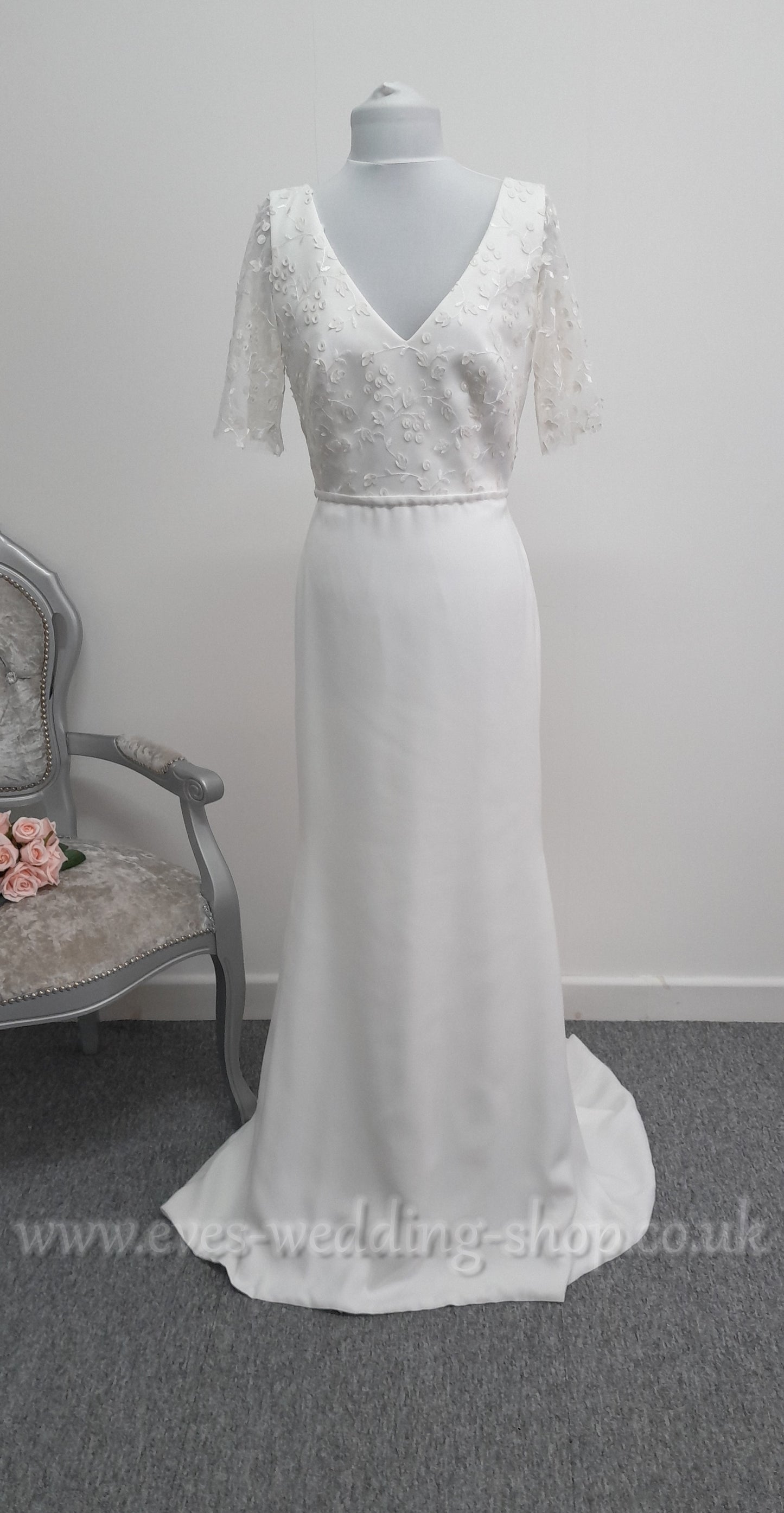 Ivory crepe wedding dress with sleeves UK 12