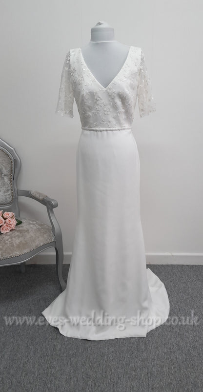 Ivory crepe wedding dress with sleeves UK 12